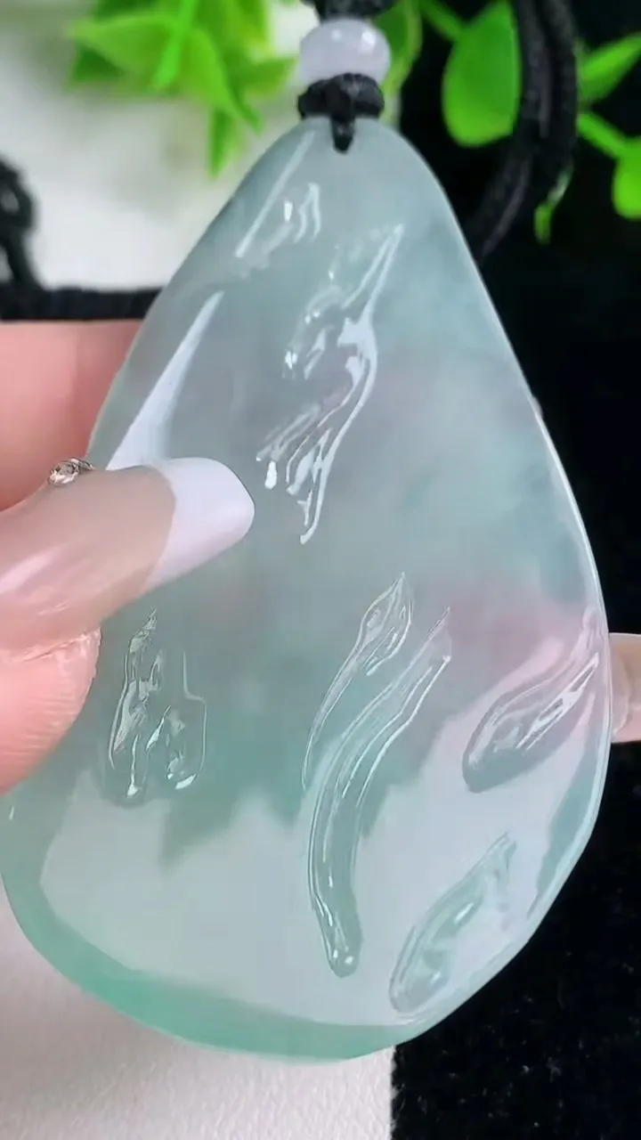 天然A货翡翠无相观音吊坠，尺寸63.3-40-5.2，重量:28.90g
1月18日