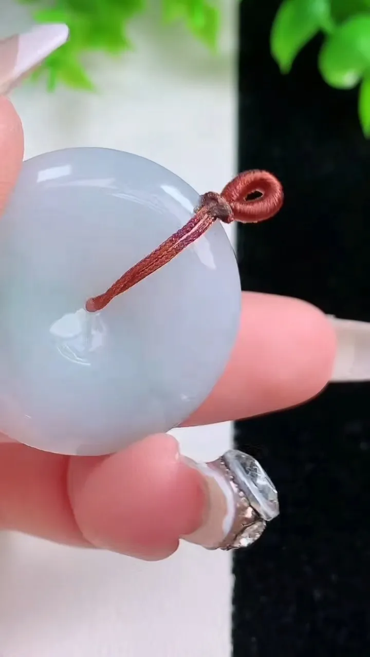 天然A货翡翠平安扣吊坠，尺寸31.5-6，重量:13.41g
1月18日