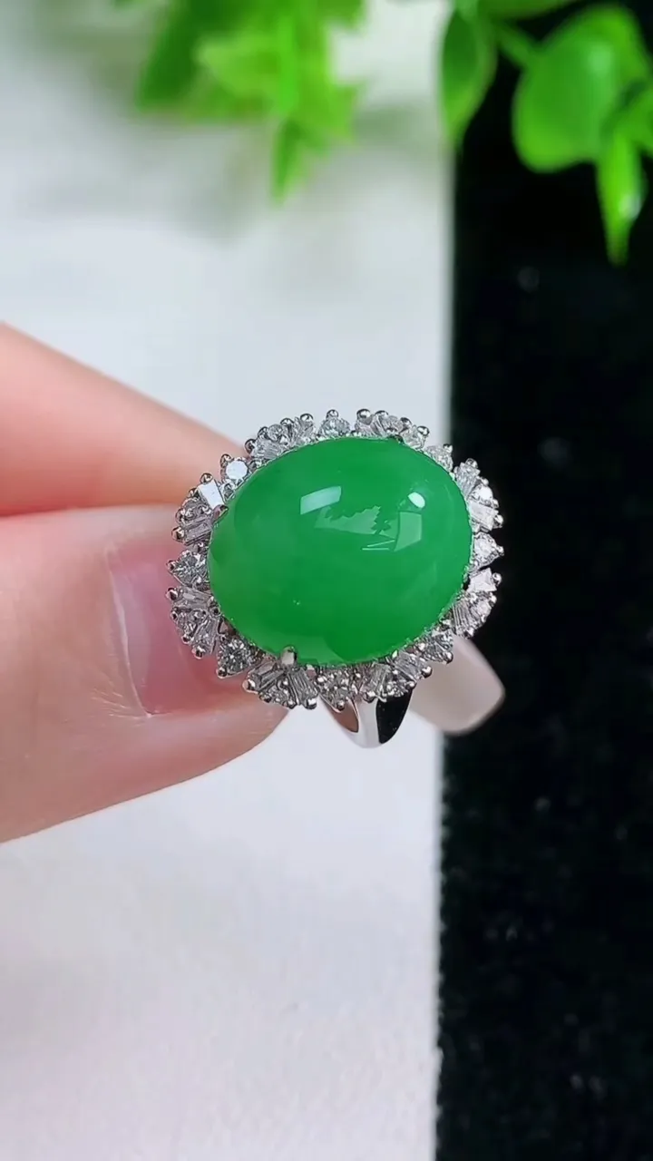 天然A货翡翠蛋面戒指，尺寸17-14-11.5-9.7，重量:4.55g2026年1月18日
工厂直