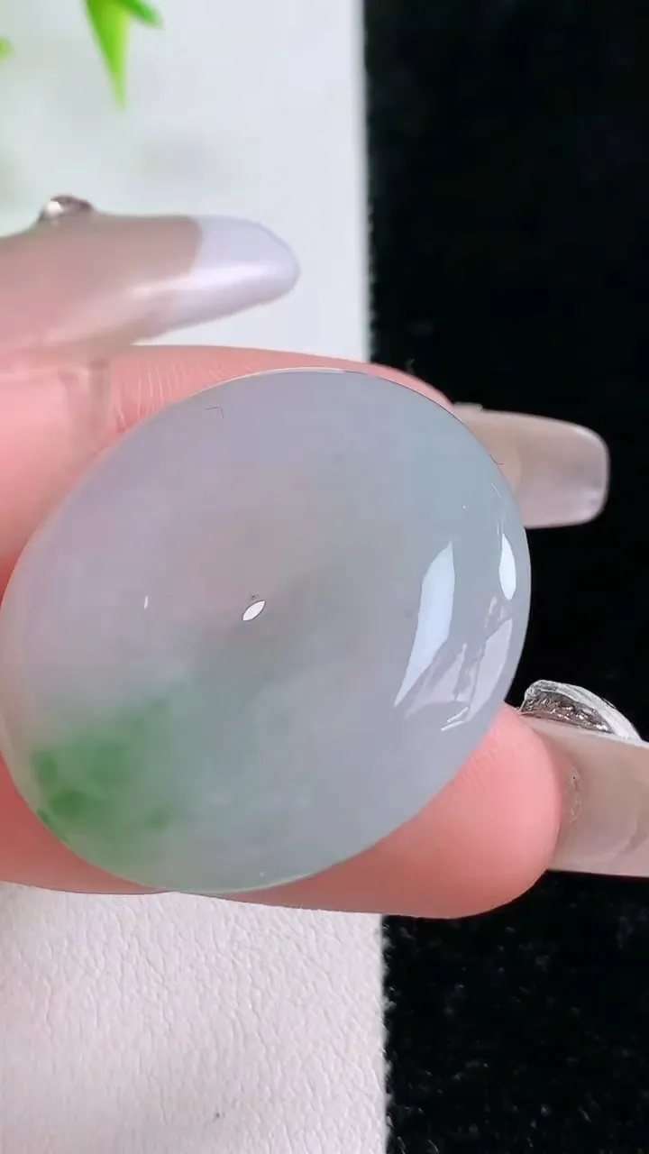 天然A货翡翠平安扣吊坠，尺寸31-5.8，重:11.49g
1月18日