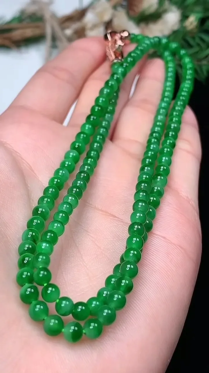 天然A货翡翠圆珠项链，尺寸4.5-139颗，重量:19.51g
1月18日