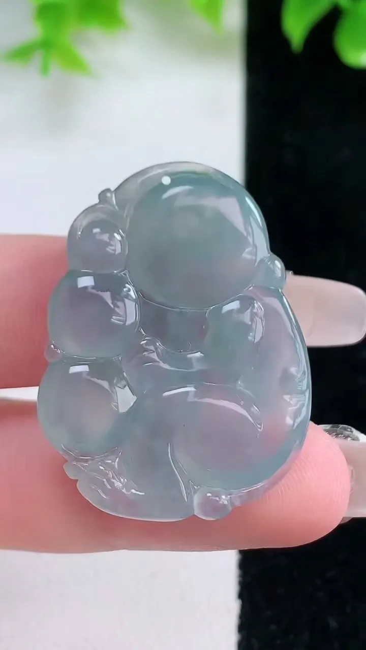 天然A货翡翠冰种飘花生肖猴吊坠，尺寸34.6-26.3-5.3，重量:8.88g
1月18日