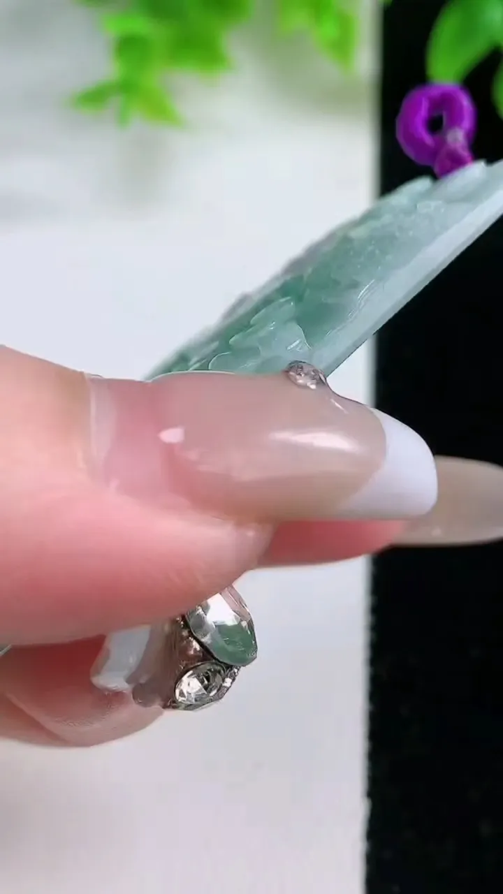 天然A货翡翠山水牌吊坠，尺寸69.2-35.8-5，重量:32.29g
1月18日