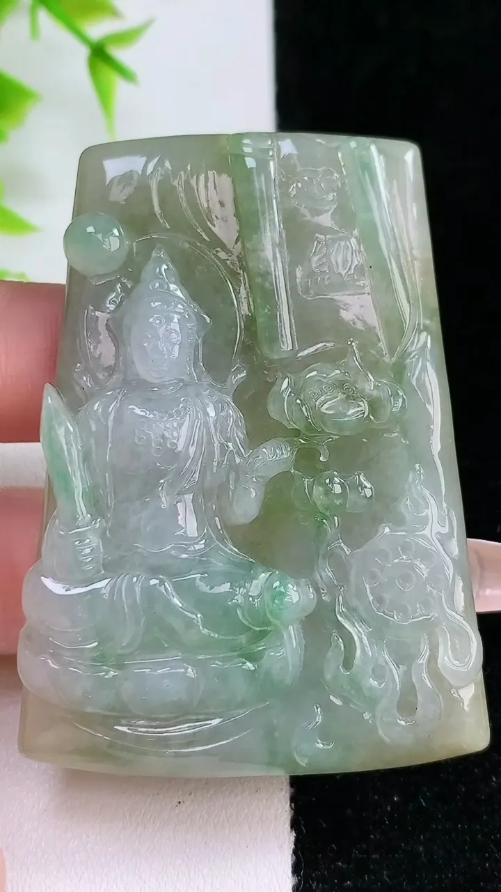 天然A货翡翠虚空藏观音菩萨吊坠，尺寸60.5-42.6-8，重:42.30g
1月18日