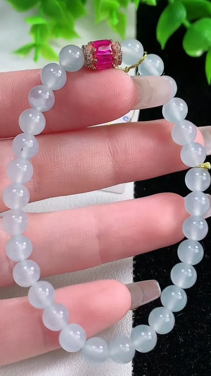 天然A货翡翠种白冰圆珠手串，尺寸6-29颗，重量:11.65g1月18日
工厂直销收藏佳品,种好水足，色泽均匀，有种有色，上手高大气！