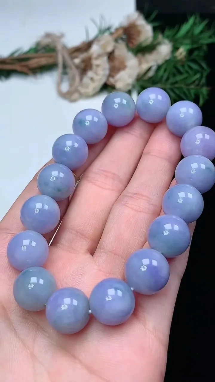 天然A货翡翠货紫罗兰 飘花圆珠手串，尺寸12.3-16颗，重量:53.21g1月18日
工厂直销收藏佳品,种好水足，色泽均匀，有种有色，上手高大气！