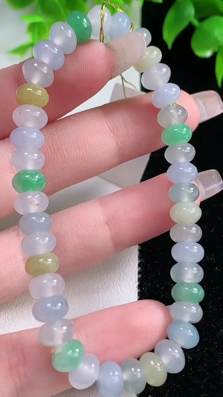 天然A货翡翠种三彩算盘珠手串，尺寸7-4.5-40颗，重量:18.57g1月18日
工厂直销收藏佳品,种好水足，色泽均匀，有种有色，上手高大气！