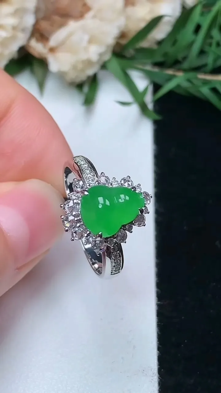 天然A货翡翠葫芦戒指，尺寸17.2-8.4-7，重量:3.39g2026年1月18日
工厂直销收藏佳