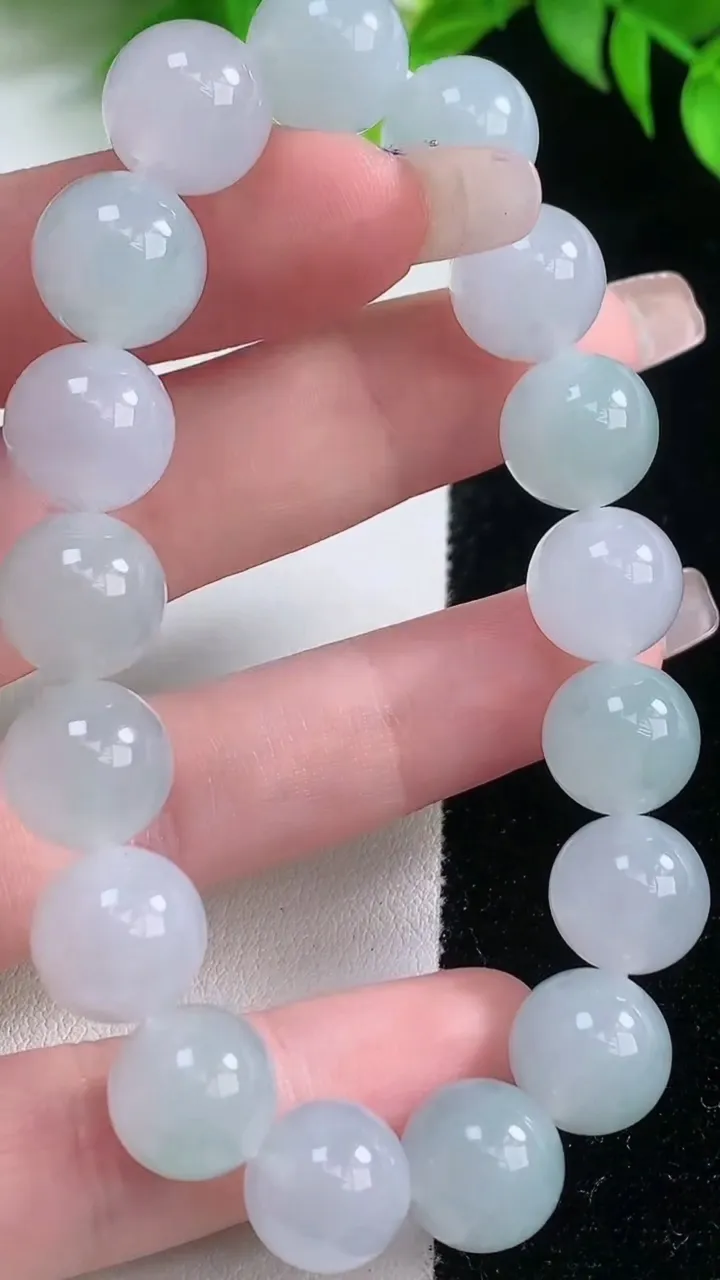 天然A货翡翠种飘花圆珠手串，尺寸11.5-17颗，重量:46.47g1月18日
工厂直销收藏佳品,种