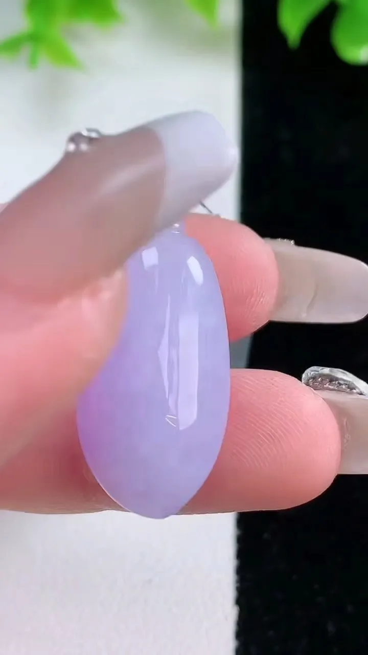 天然A货翡翠18K金紫罗兰福瓜吊坠，尺寸26.7-14.2-8.6，重量:6.27g
1月18日