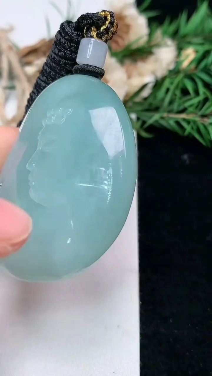 天然A货翡翠佛头吊坠，尺寸50.3-38.9-13，重量:52.69g
1月18日