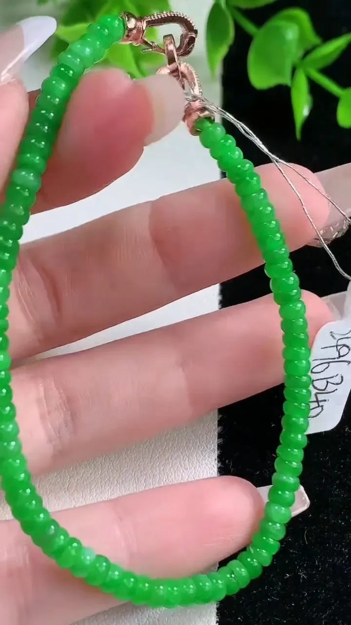 天然A货翡翠算盘珠手串，尺寸3.7-1.8，重量:6.42g1月18日
工厂直销收藏佳品,种好水足，