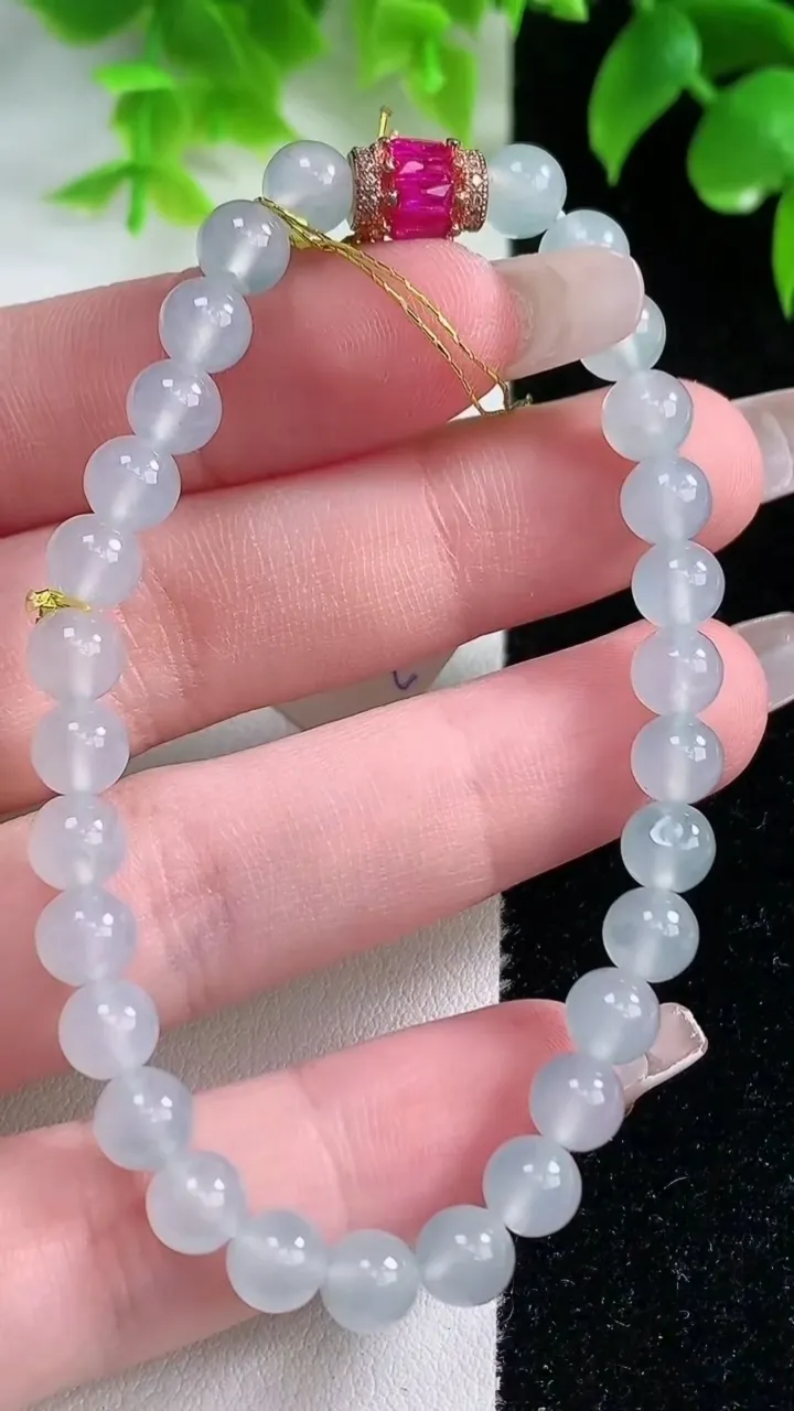 天然A货翡翠种白冰圆珠手串，尺寸6-29颗，重量:11.65g1月18日
工厂直销收藏佳品,种好水足，色泽均匀，有种有色，上手高大气！