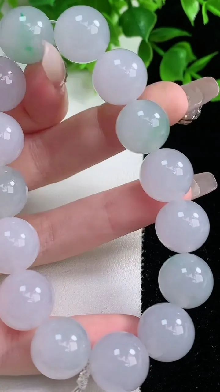 天然A货翡翠圆珠手串，尺寸13.8-15颗，重量40.80g1月18日
工厂直销收藏佳品,种好水足，