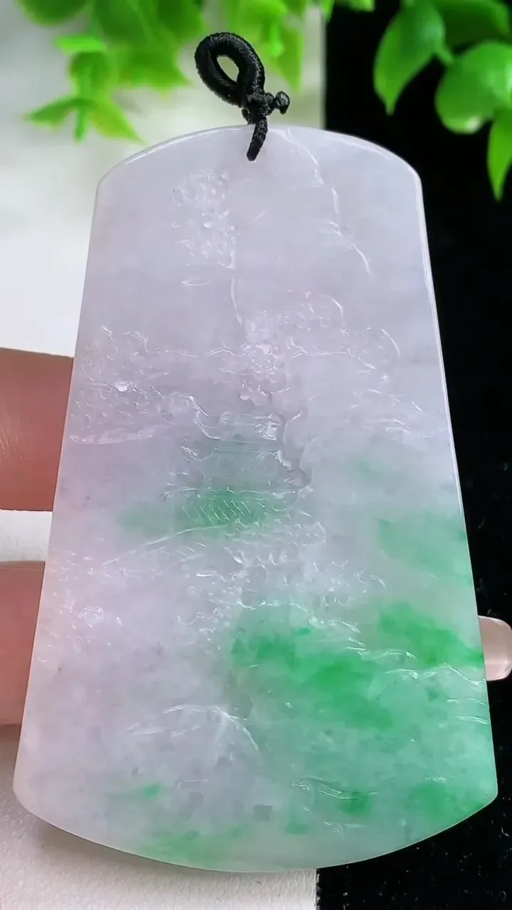 天然A货翡翠山水牌吊坠，尺寸71.6-44-5.8，重量:39.01g
1月18日