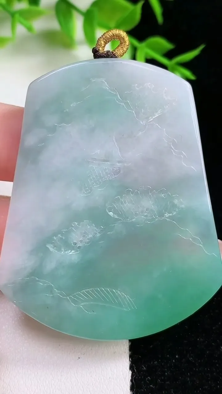 天然A货翡翠无事牌吊坠，尺寸57.2-46.6-4，重:25.82g
1月18日