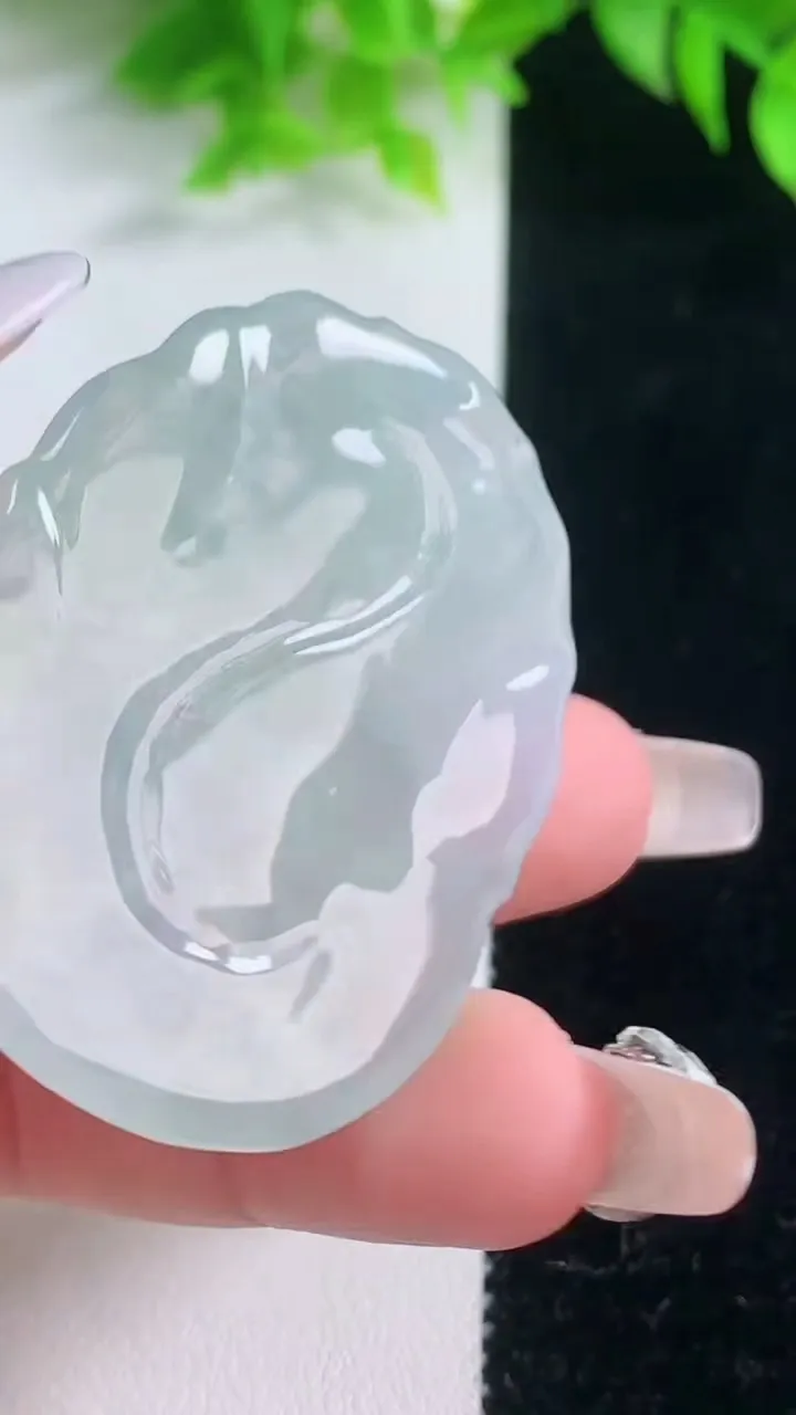 天然A货翡翠生肖羊吊坠，尺寸48-35-4.7，重量:19.71g
1月18日