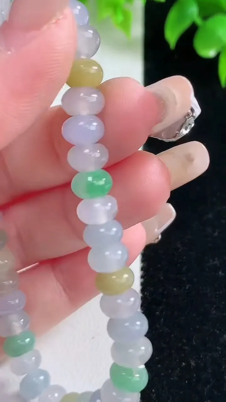 天然A货翡翠种三彩算盘珠手串，尺寸7-4.5-40颗，重量:18.57g1月18日
工厂直销收藏佳品,种好水足，色泽均匀，有种有色，上手高大气！