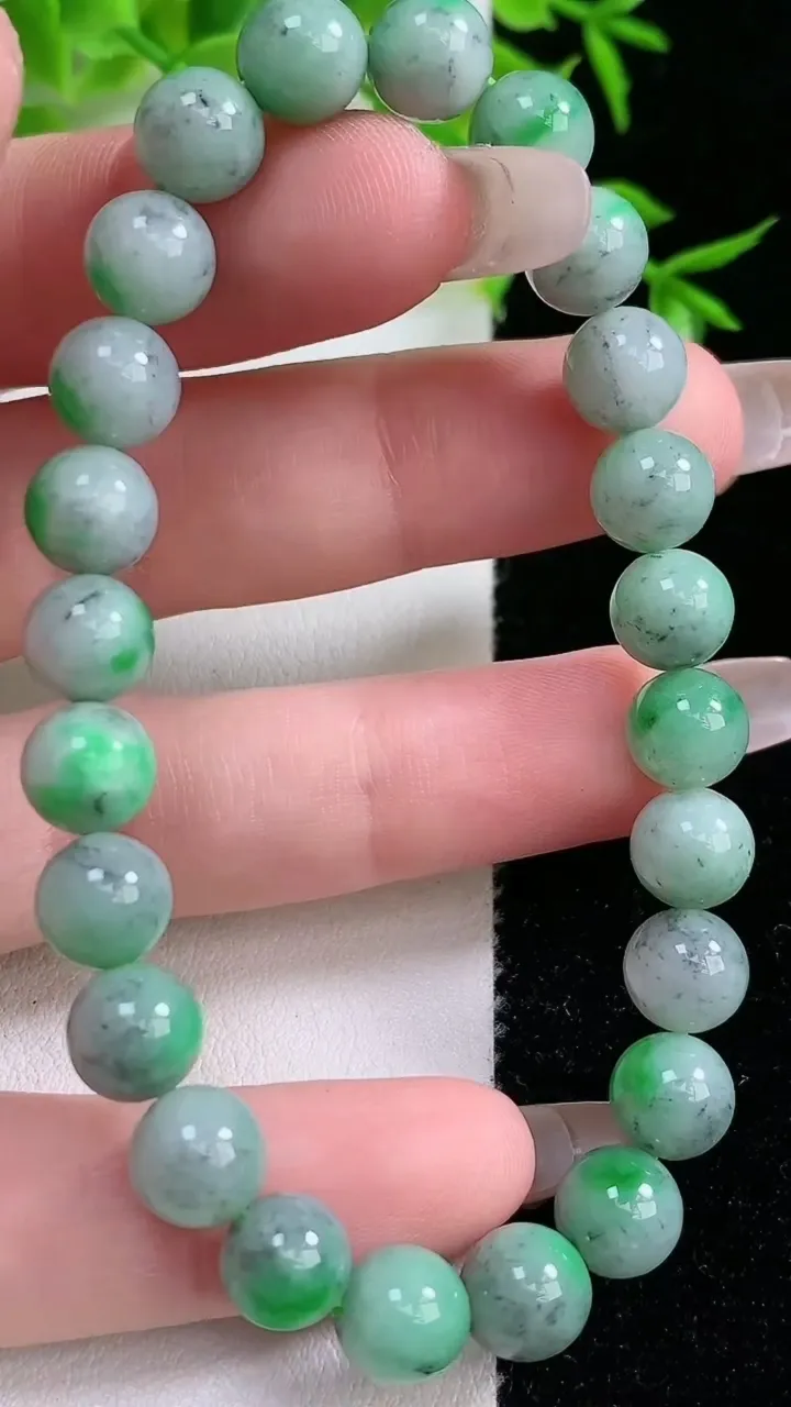 天然A货翡翠圆珠手串，尺寸8-24颗，重:19.74g1月18日
工厂直销收藏佳品,种好水足，色泽均