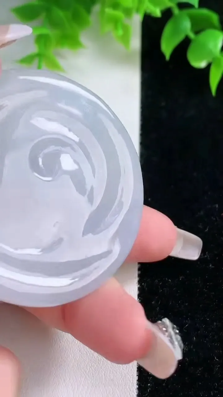 天然A货翡翠文殊菩萨吊坠，尺寸49.8-50.5-8.8，重量:47.54g
1月18日