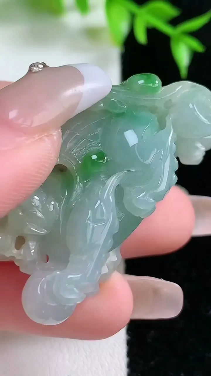 天然A货翡翠貔貅吊坠，尺寸42.8-22.5-13.3，重:24.27g
1月18日