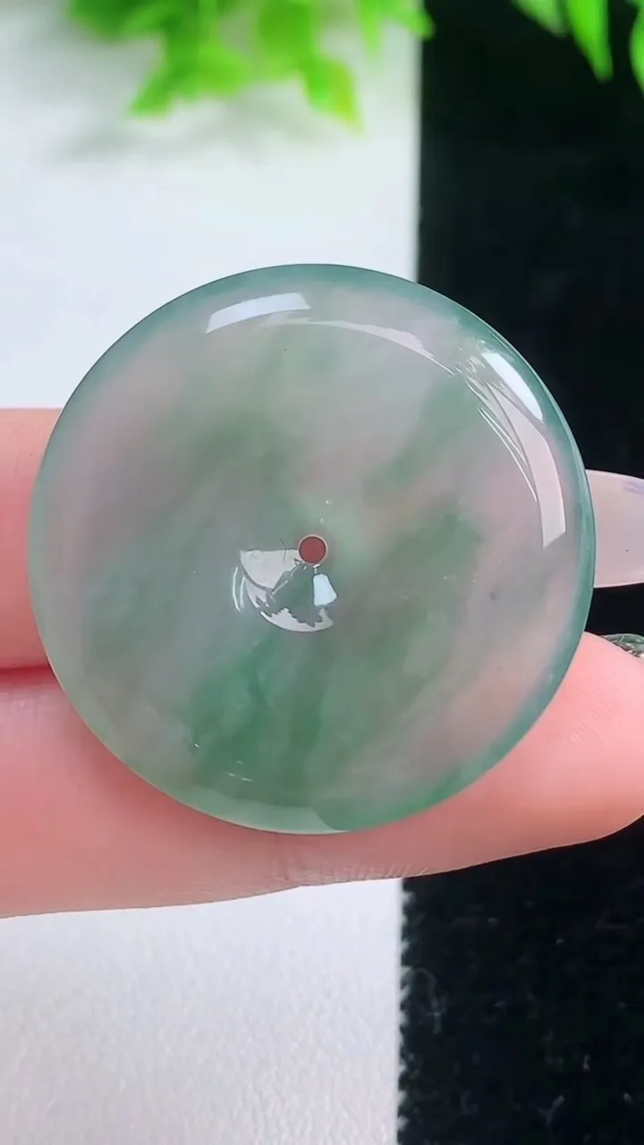 天然A货翡翠种飘花平安扣吊坠，尺寸32.5-5.3，重量:12.18g
1月18日