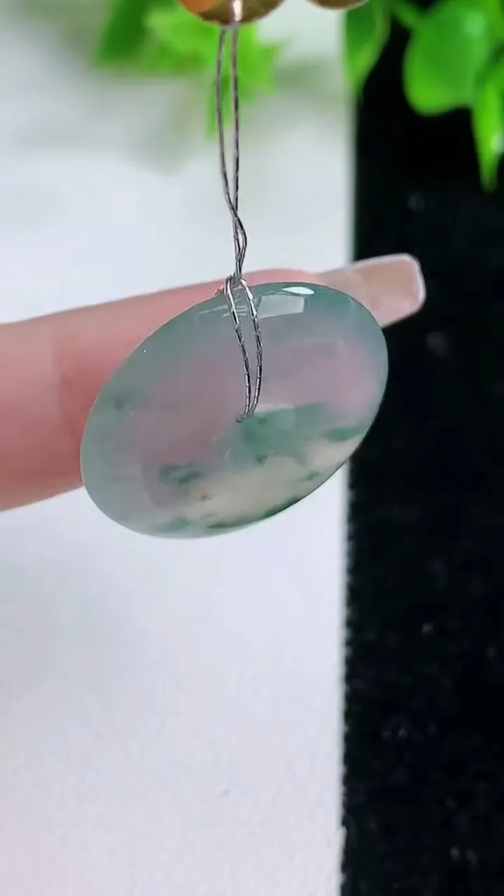 天然A货翡翠种飘花平安扣吊坠，尺寸23-5.7，重量:7.26g
1月18日