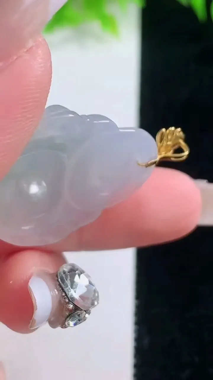 天然A货翡翠种飘花佛公吊坠，尺寸28.8-30-5.7，重量:7.91g
1月18日