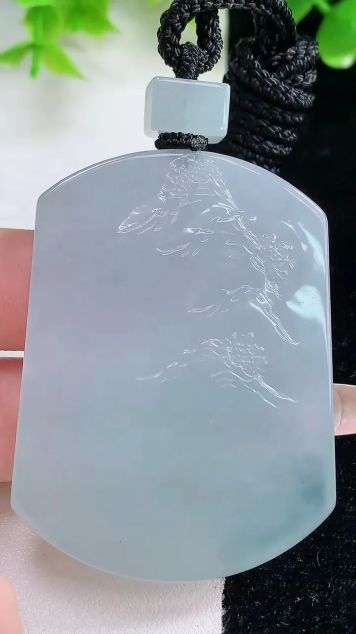 天然A货翡翠山水牌吊坠，尺寸54-40.7-6，重量:45.32g
1月18日