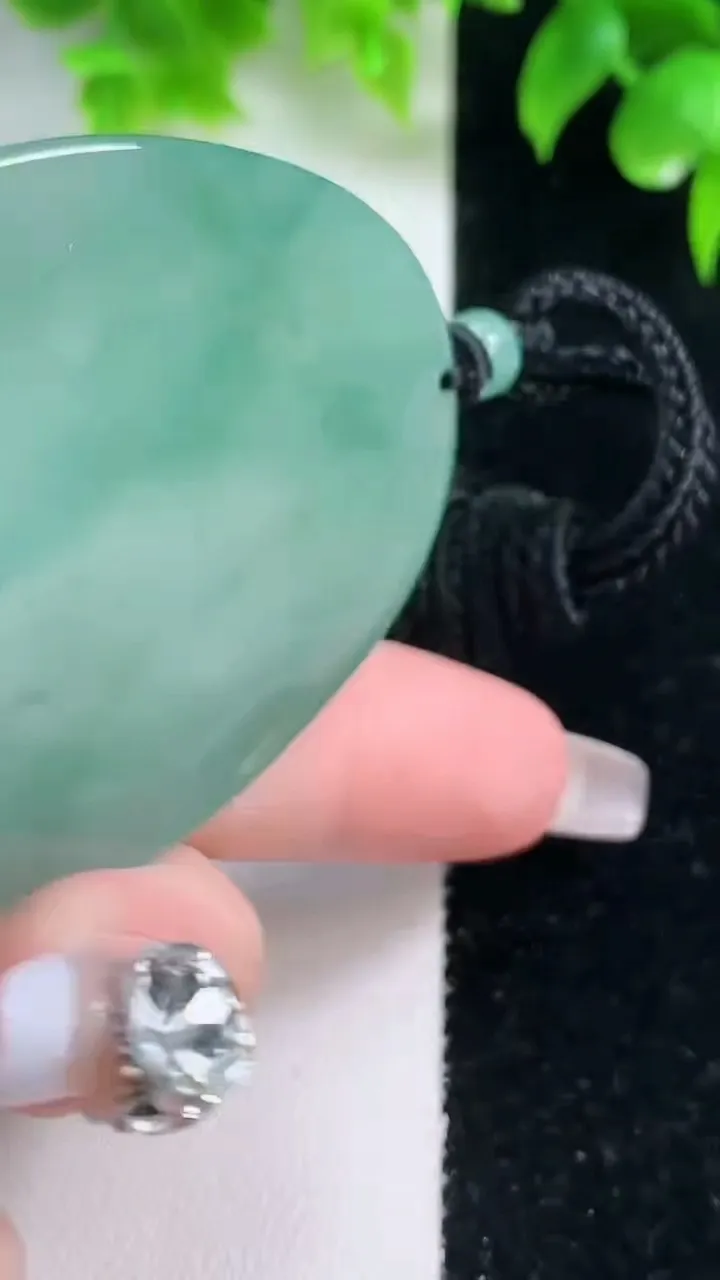 天然A货翡翠文殊菩萨吊坠，尺寸58.4-43.5-5.3，重量:34.42g
1月18日