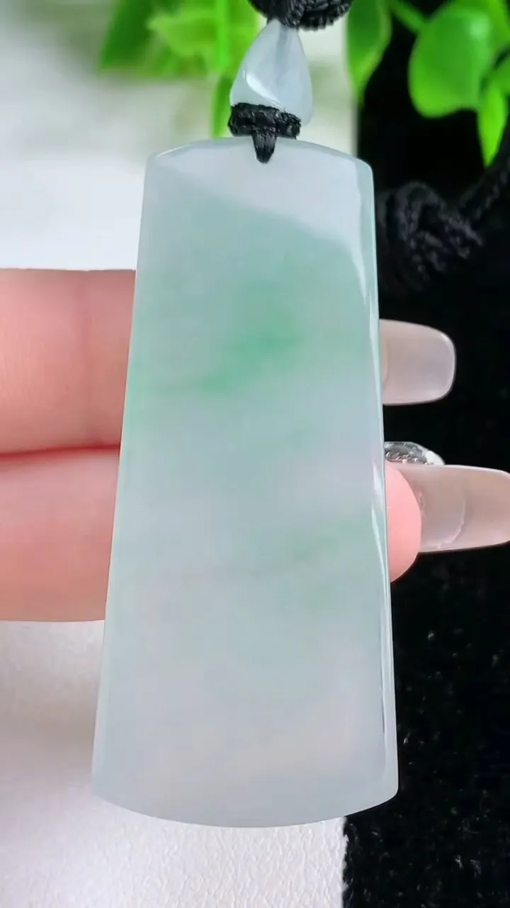 天然A货翡翠仿古无事牌，尺寸54.7-22.5-5.8，重量:21.32g
1月18日