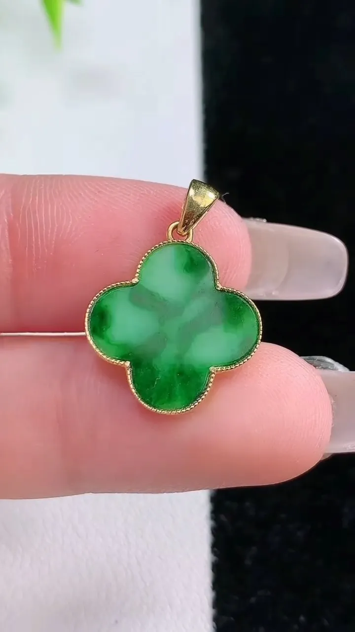 天然A货翡翠四叶草吊坠，尺寸16-2，重:1.26g
1月18日