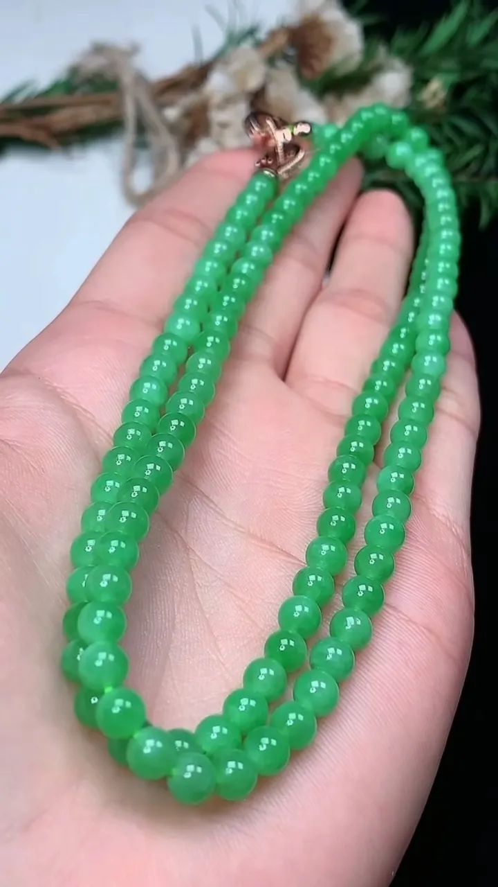 天然A货翡翠圆珠项链，尺寸5-121颗，重量:28.01g
1月18日