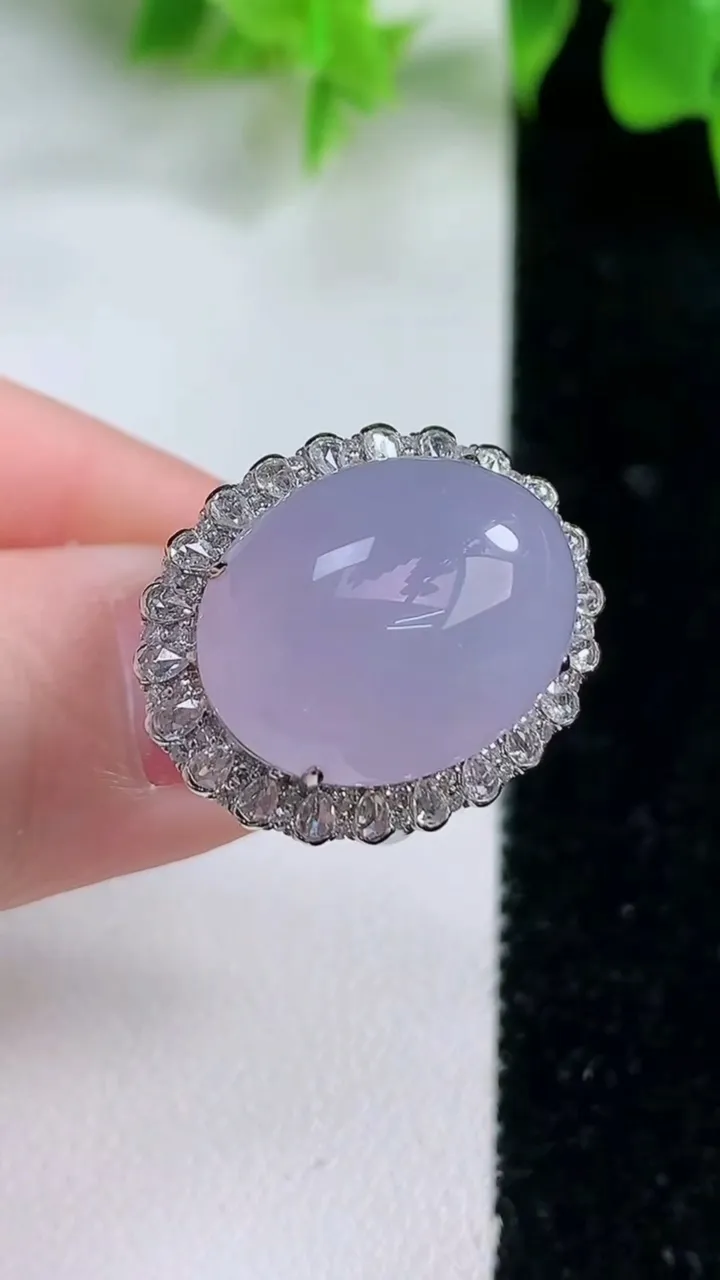 天然A货翡翠18K金紫罗兰蛋面戒指，尺寸17-18.3-14.4-13.5，重量:7.62g2026年1月18日
工厂直销收藏佳品,种好水足，色泽均匀，有种有色，上手高大气！