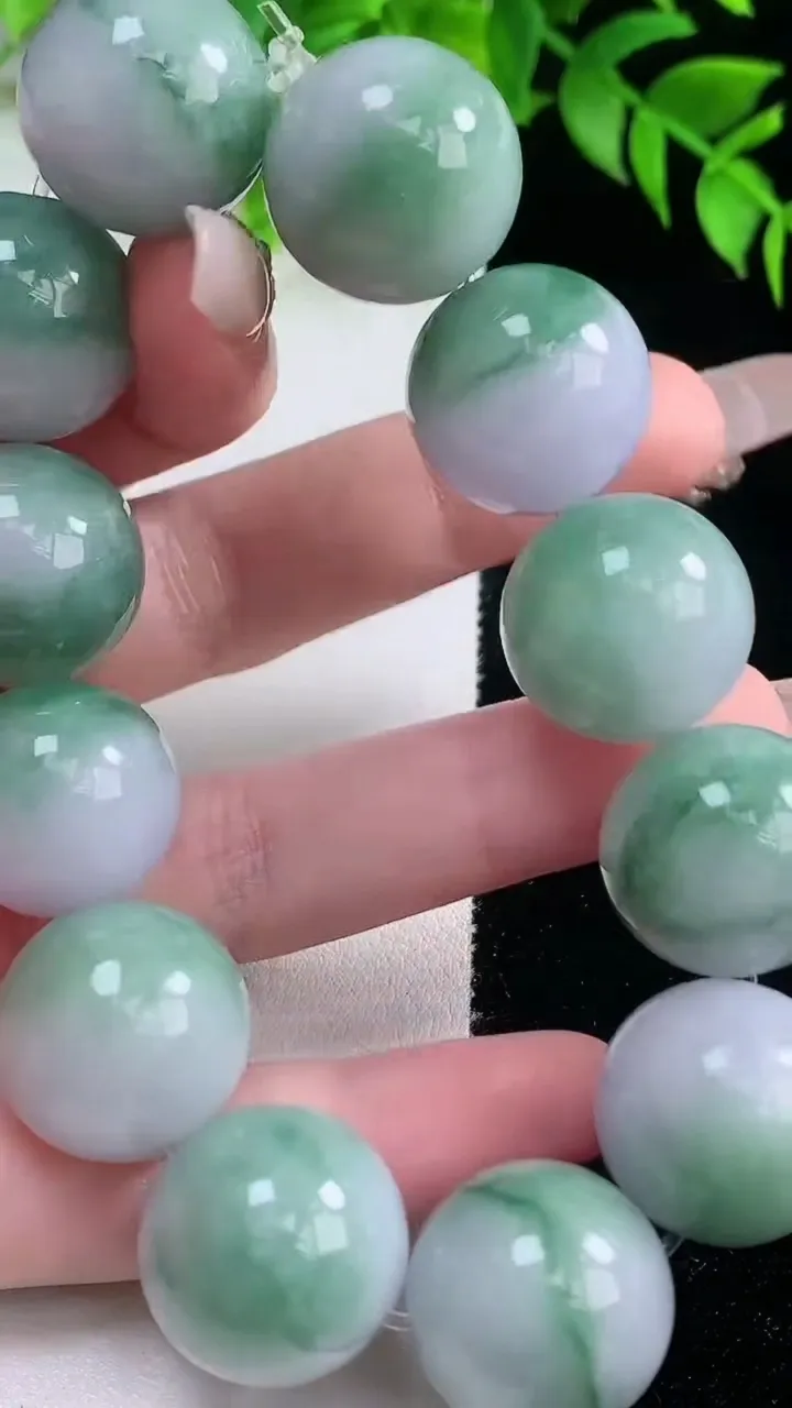 天然A货翡翠圆珠手串，尺寸18.2-12颗，重量:116.01g1月18日
工厂直销收藏佳品,种好水