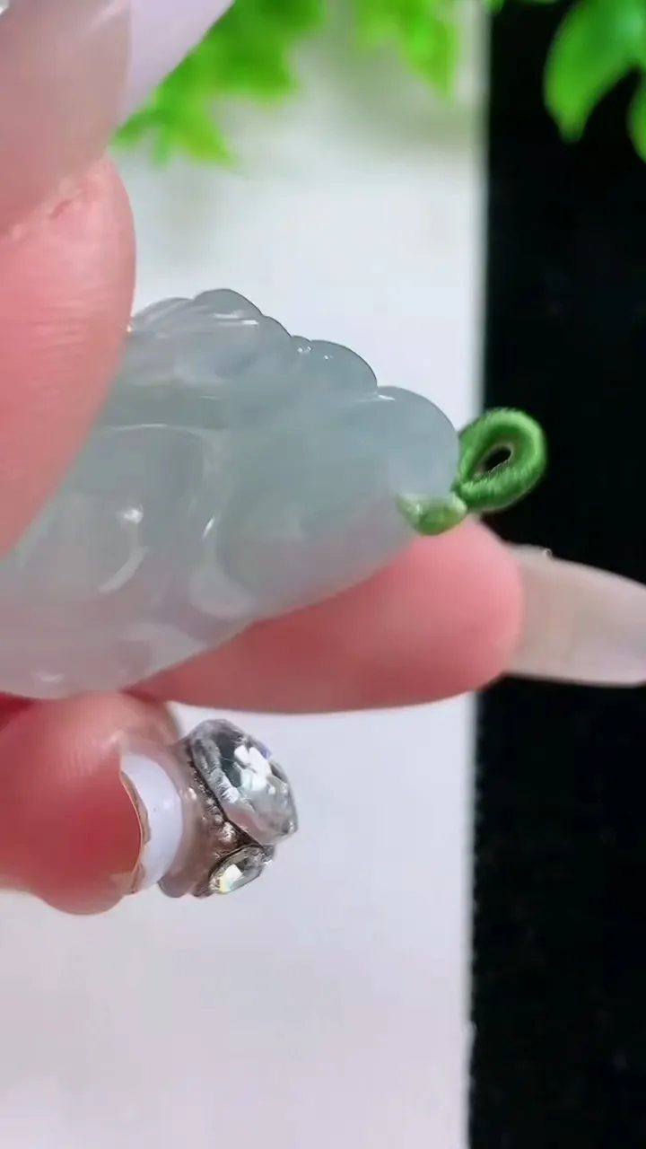 天然A货翡翠佛公吊坠，尺寸30-33.8-5.6，重量:8.44g
1月18日