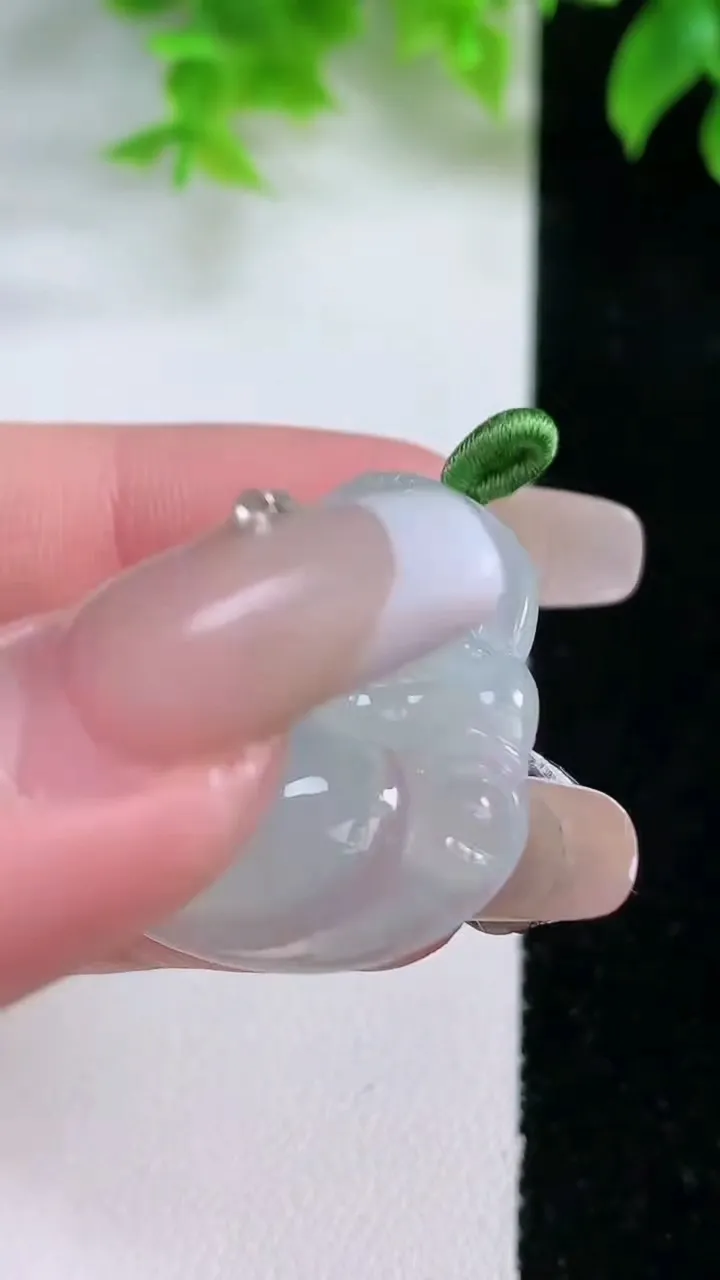 天然A货翡翠佛公吊坠，尺寸30-33.8-5.6，重量:8.44g
1月18日