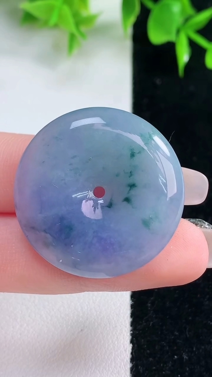 天然A货翡翠紫罗兰飘花平安扣吊坠，尺寸30.8-5.6，重量:10.96g
1月18日