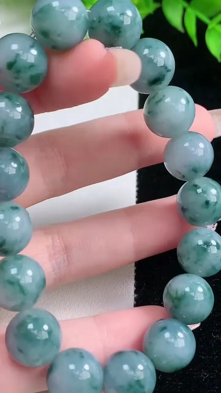 天然A货翡翠飘花圆珠手串，尺寸12.2-17颗，重量:52.66g1月18日
工厂直销收藏佳品,种好
