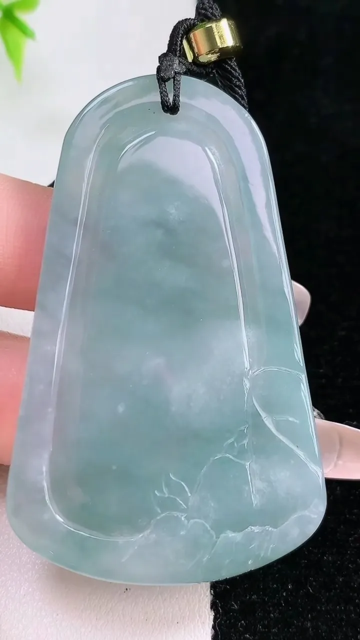 天然A货翡翠普贤菩萨吊坠，尺寸62-38-6.5，重:29.46g
1月18日