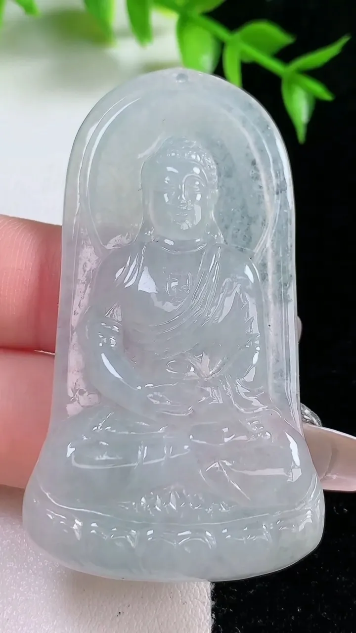 天然A货翡翠大日如来吊坠，尺寸62.3-32-6.3，重:21.22g
1月18日