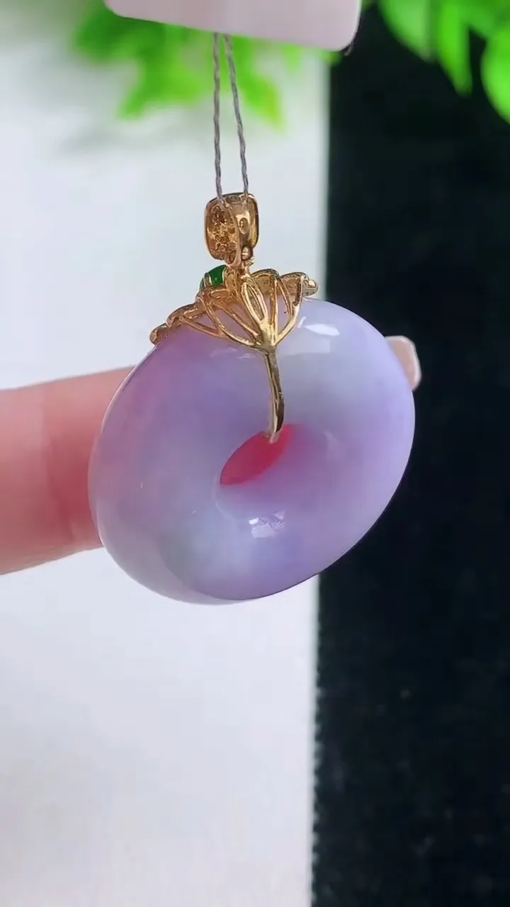 天然A货翡翠18K金紫罗兰平安环吊坠，尺寸24.7-8，重量:10.78g
1月18日