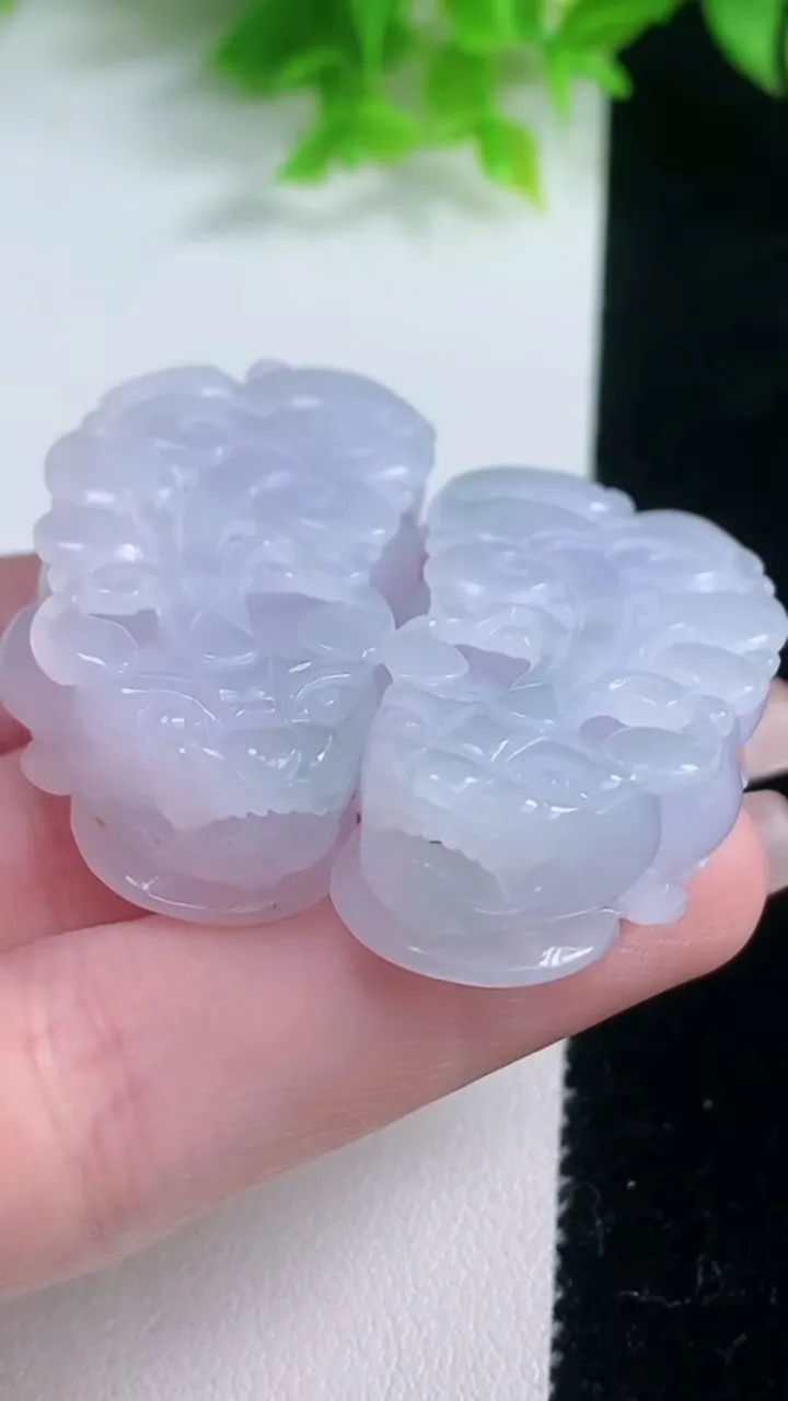 天然A货翡翠紫罗兰貔貅吊坠一对，尺寸44-22.3-11.5，重量:52.50g
1月18日