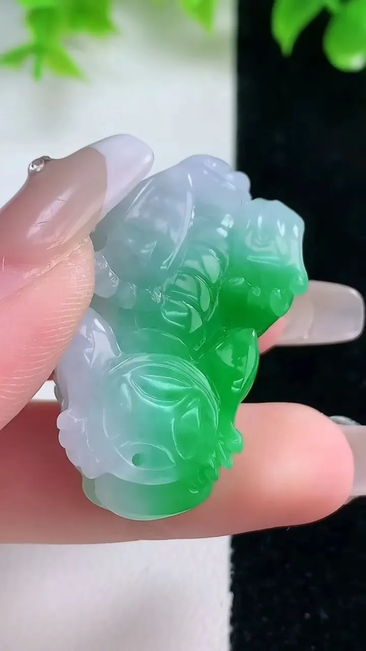 天然A货翡翠貔貅吊坠，尺寸38-22-11.8，重量:21.43g
1月18日