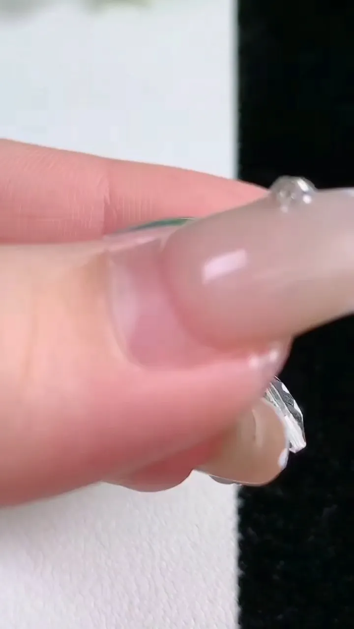 天然A货翡翠飘花平安扣吊坠，尺寸22.5-5.6，重:5.74g
1月18日