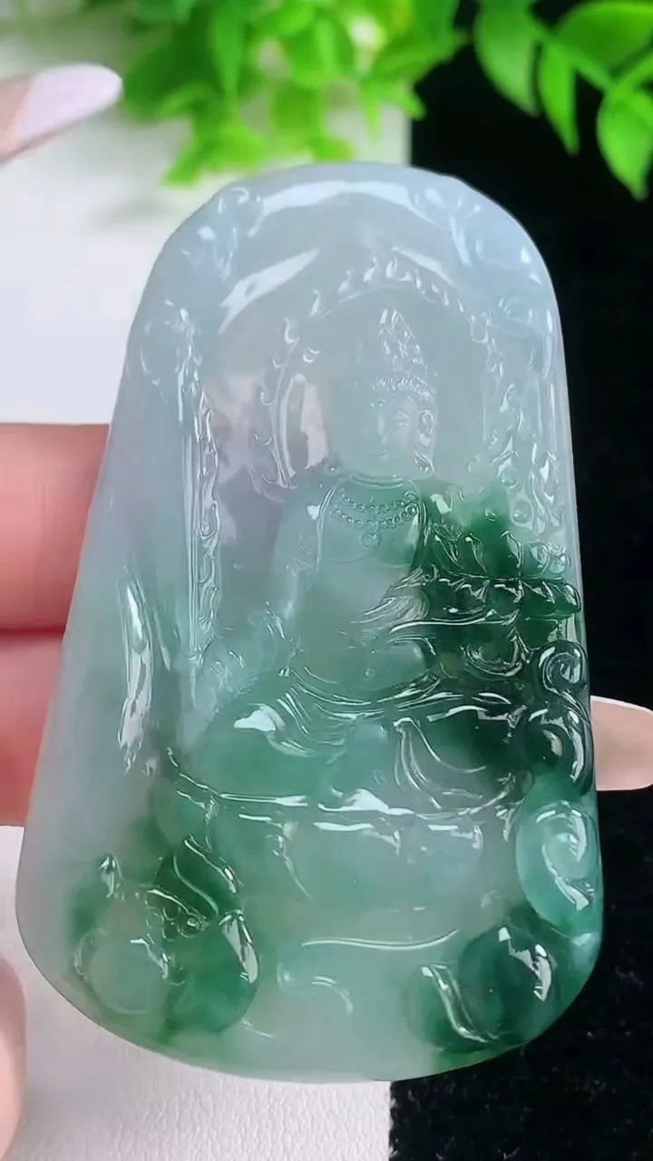 天然A货翡翠飘花虚空藏菩萨吊坠，尺寸69.2-41-5.3，重量:35.80g
1月18日