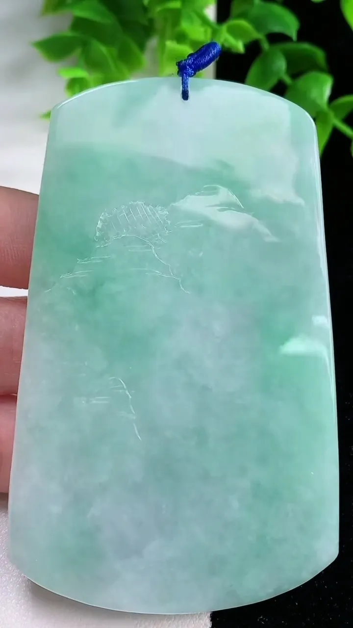 天然A货翡翠山水牌吊坠，尺寸85.7-51.6-7，重量:84.02g
1月18日