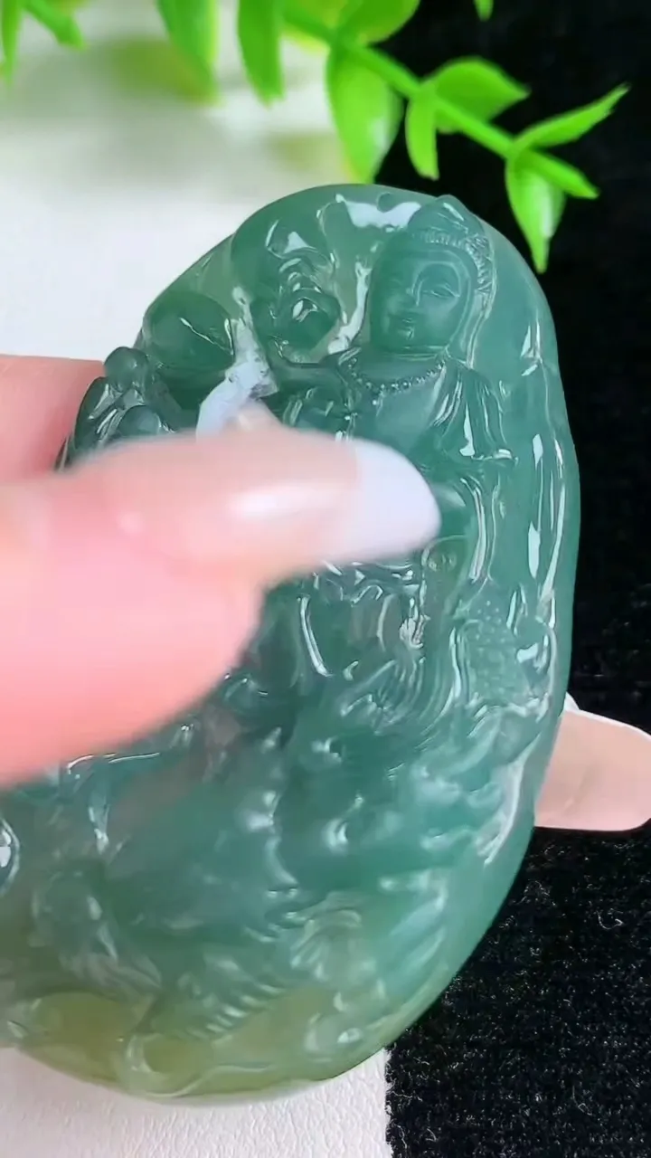 天然A货翡翠蓝水御龙观音菩萨吊坠，尺寸60-39-6.4，重:29.10g
1月18日