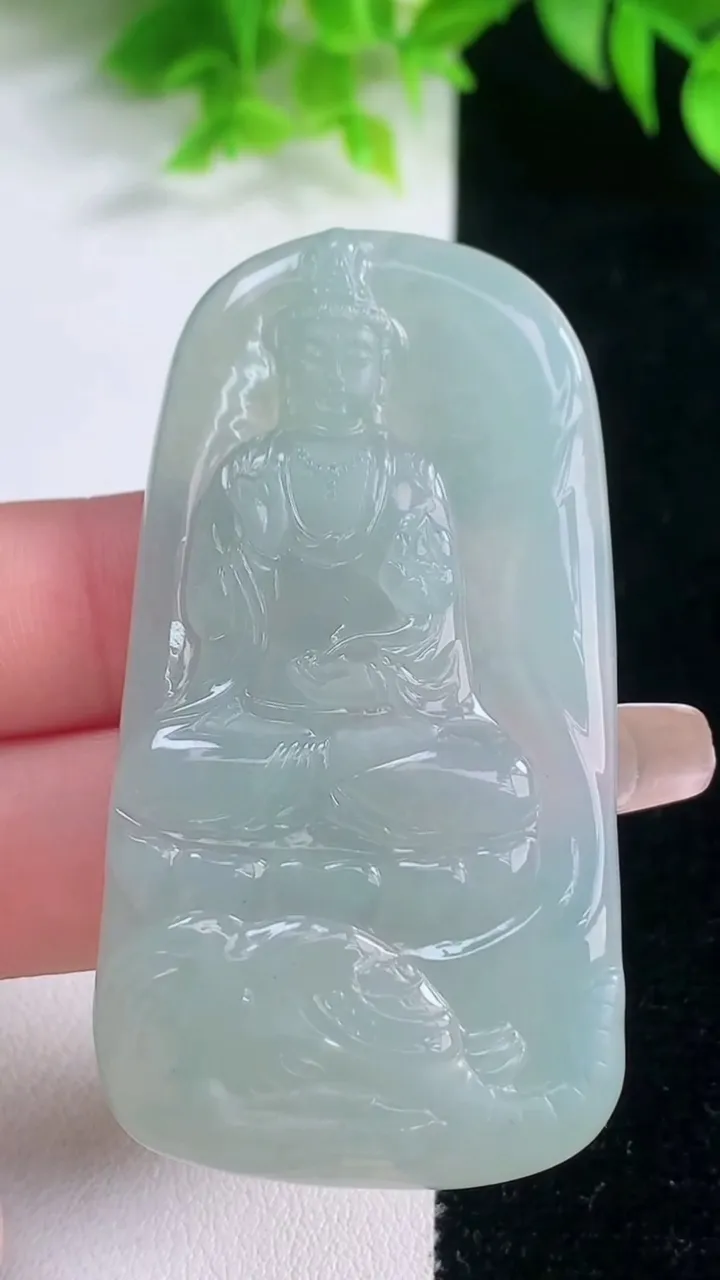 天然A货翡翠普贤菩萨吊坠，尺寸60.8-31.4-5.4，重量:26.57g
1月18日