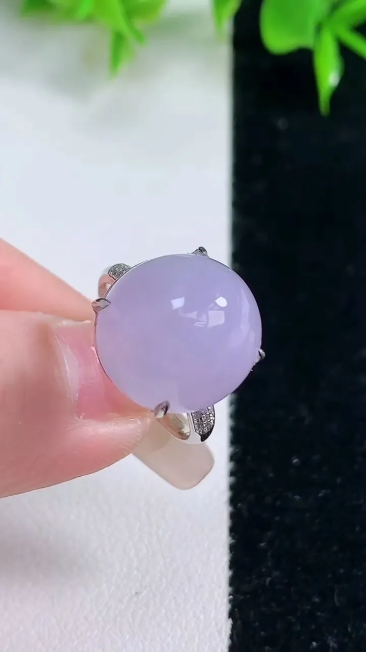 天然A货翡翠18K金紫罗兰蛋面戒指，尺寸17.6-15.3-14-12.6，重量:5.40g2026